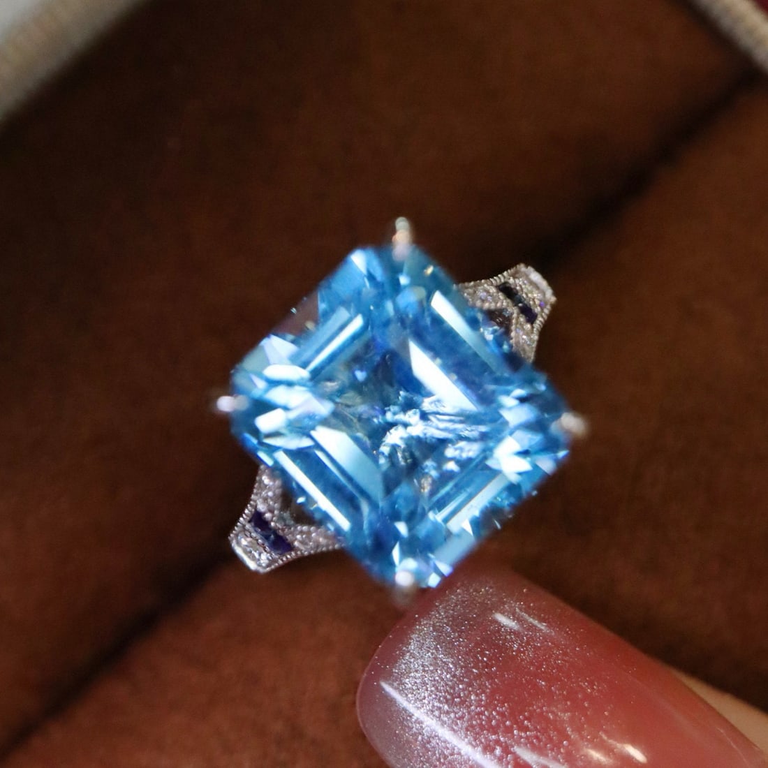 14k Gold 7.11 Ct Natural Aquamarine & Diamond & Sapphire Ring: Ref:231017174 // gold content:14k gold // ring size:7. 25us // // main gemstone:aquamarine // shape:octagonal // carat weight:7. 11ct // color:santa maria color // treatment:natural // // adjacent gem