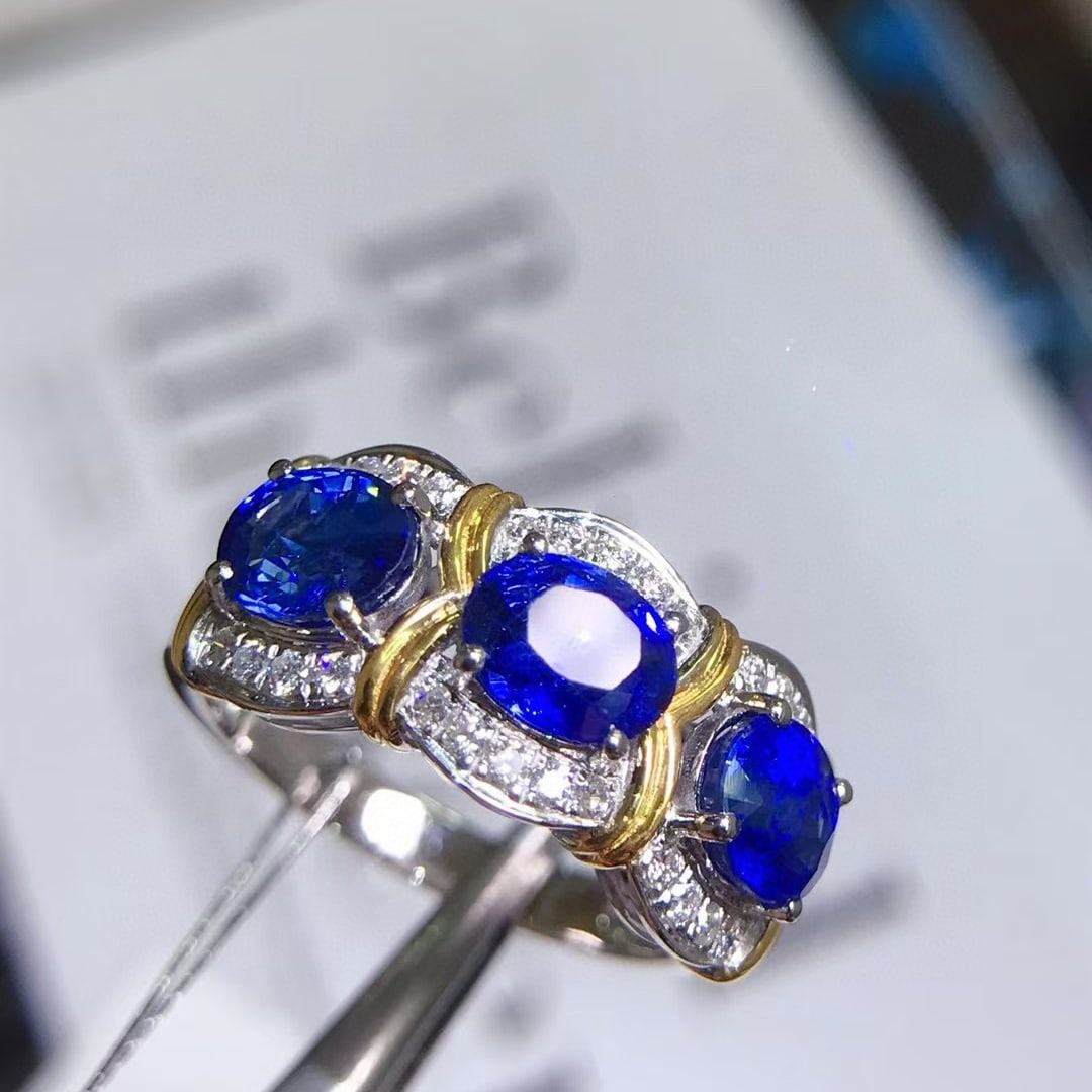 14k Gold 3.02 Ctw Vivid Blue Natural Sapphire & Diamond Ring: Ref:231017186 // gold content:14k gold // ring size:7. 25us // // main gemstone:sapphire // shape:oval // carat weight:2. 8ct // color:vivid blue // treatment:natural // // adjacent gemstone 2 :