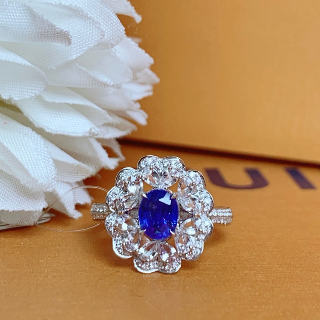 14k Gold 1.01 Ct Natural Sapphire & Diamond & Sapphire Ring: Ref:231017190 // gold content:14k gold // ring size:7. 25us // // main gemstone:sapphire // shape:oval // carat weight:1. 01ct // color:cornflower blue // treatment:natural // // adjacent gemstone 2
