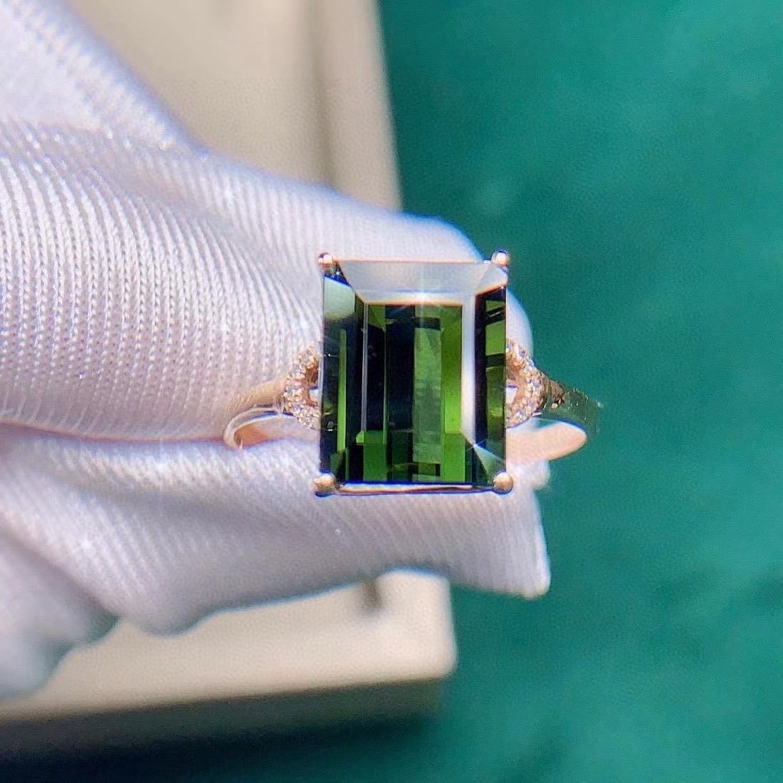 14k Gold 4.04 Ctw Natural Tourmaline & Diamond Ring: Ref:231017192 // gold content:14k gold // ring size:7. 25us // // main gemstone:tourmaline // shape:octagonal // carat weight:4ct // color:green // treatment:natural // // adjacent gemstone 2 :