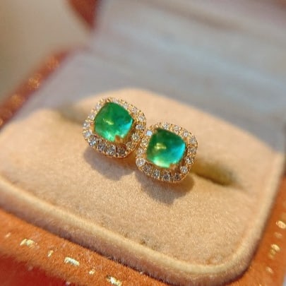 14k Gold 0.46 Ct Natural Emerald & Diamond Earrings: Ref:231017195 // gold content:14k gold // main gemstone:emerald // shape:suger-loaf // carat weight:0. 46ct // color:green // treatment:natural // // adjacent gemstone 2 : diamond // number of