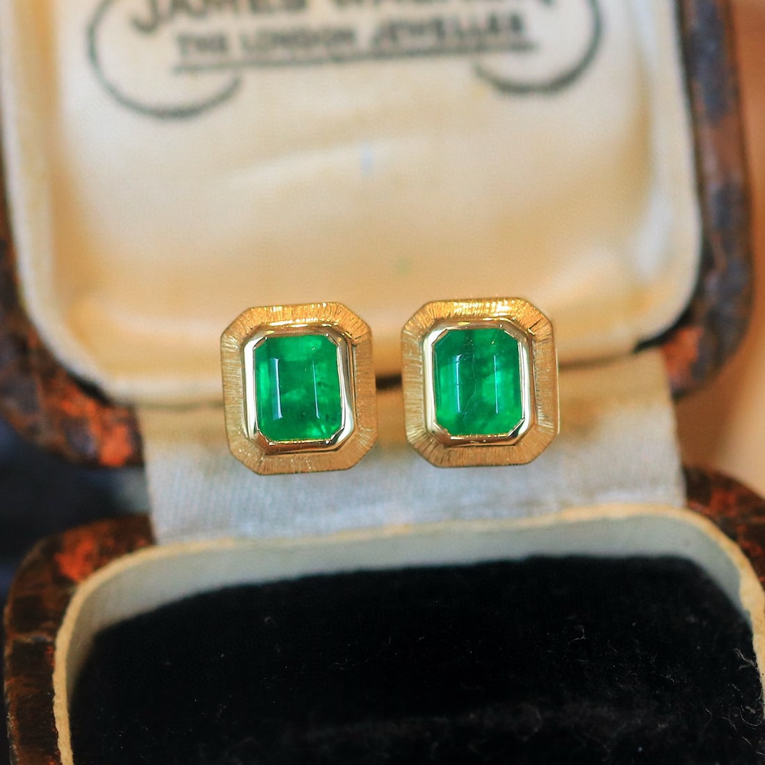 14k Gold 0.87 Ct Vivid Green Natural Emerald Earrings - 2