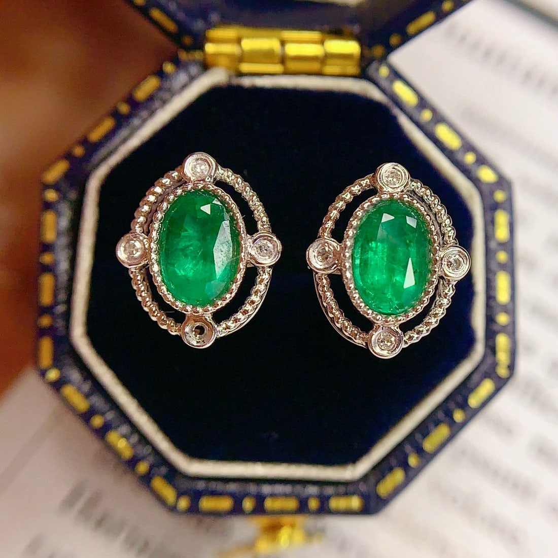 14k Gold 1.3 Ct Vivid Green Natural Emerald & Diamond Earrings: Ref:231017206 // gold content:14k gold // main gemstone:emerald // shape:oval // carat weight:1. 3ct // color:vivid green // treatment:natural // // adjacent gemstone 2 : diamond // number of