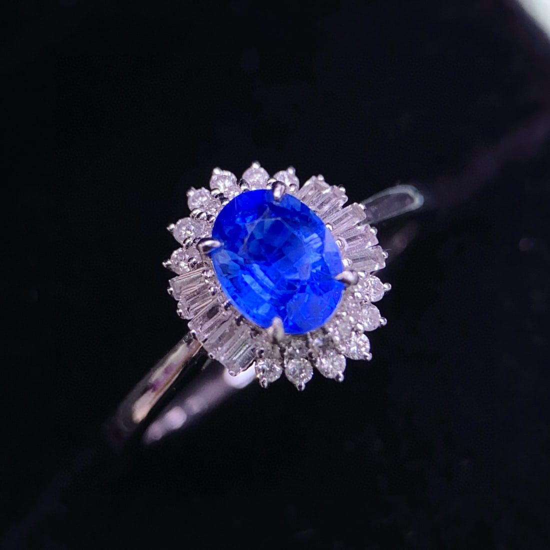 14k Gold 1.2 Ct Natural Sapphire & Diamond & Sapphire Ring - 4