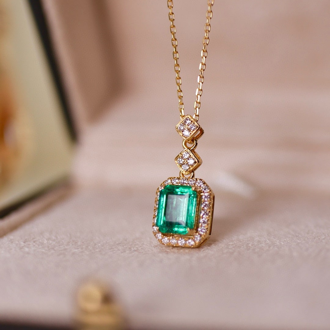14k Gold 1.54 Ctw Vivid Green Natural Emerald & Diamond Pendant( Without Chain ): Ref:231017216 // gold content:14k gold // main gemstone:emerald // shape:octagonal // carat weight:1. 28ct // color:vivid green // treatment:natural // // adjacent gemstone 2 : diamond // shape:round