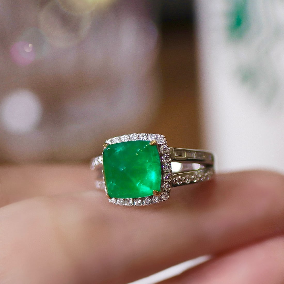 14k Gold 4.68 Ctw Vivid Green Natural Emerald & Diamond Ring: Ref:231017218 // gold content:14k gold // ring size:7. 25us // // main gemstone:emerald // shape:suger-loaf // carat weight:4. 16ct // color:vivid green // treatment:natural // // adjacent gemstone 2