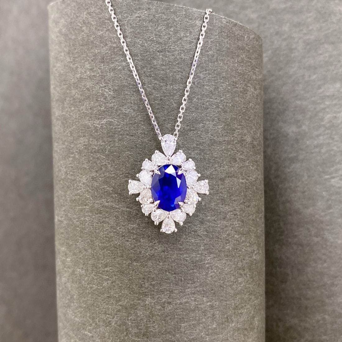 14k Gold 3.14 Ctw Natural Sapphire & Diamond Necklace: Ref:231017222 // gold content:14k gold // main gemstone:sapphire // shape:oval // carat weight:2. 04ct // color:royal blue // treatment:natural // // adjacent gemstone 2 : diamond // shape:pear //