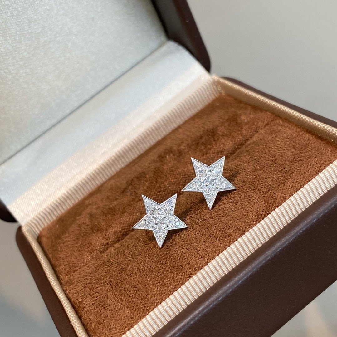 14k Gold 0.35 Ct Natural H Diamond Earrings: Ref:231017226 // gold content:14k gold // main gemstone:diamond // shape:round // carat weight:0. 35ct // clarity grade:vs-si // color:h // treatment:natural // cut grade:g // High Estimate: 2000 Low