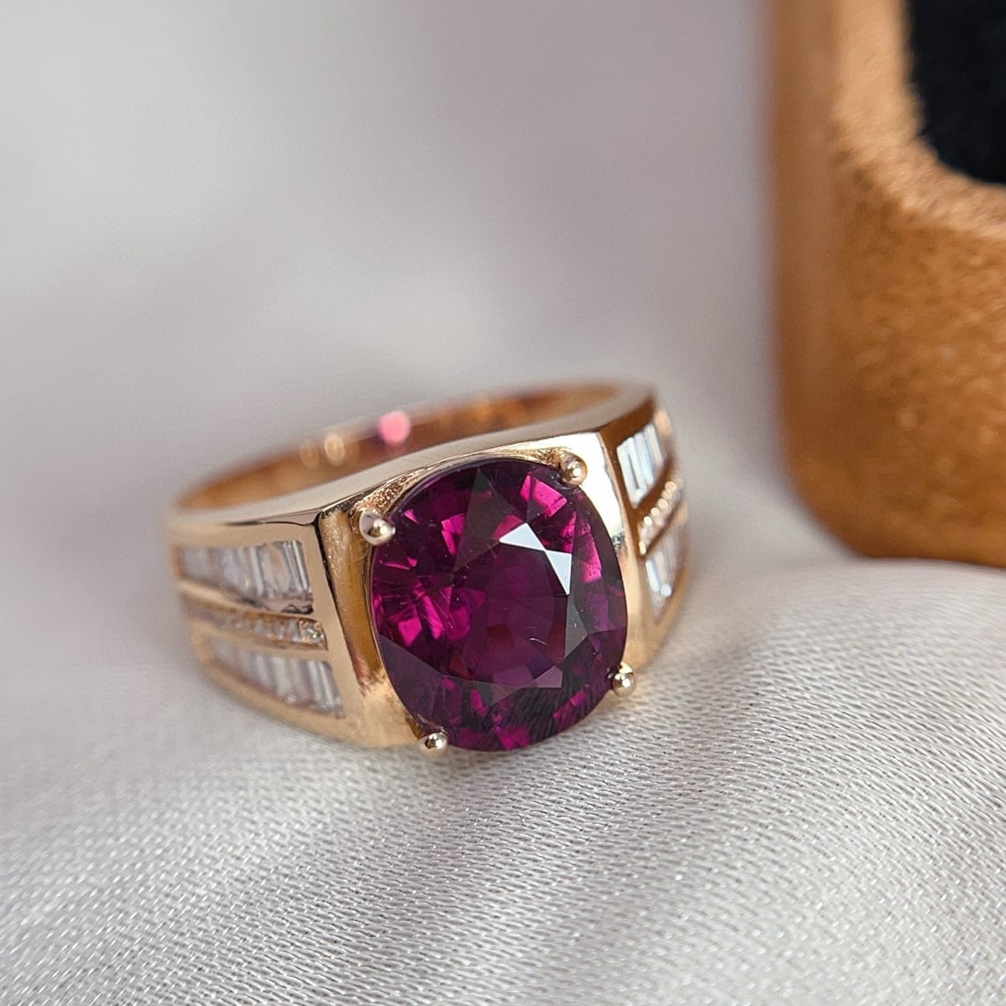 14k Gold 3.20 Ct Natural Tourmaline & Diamond Ring: Ref:231017235 // gold content:14k gold // ring size:7. 25us // // main gemstone:tourmaline // shape:oval // carat weight:3. 20ct // color:red // treatment:natural // // adjacent gemstone 2 : diamond
