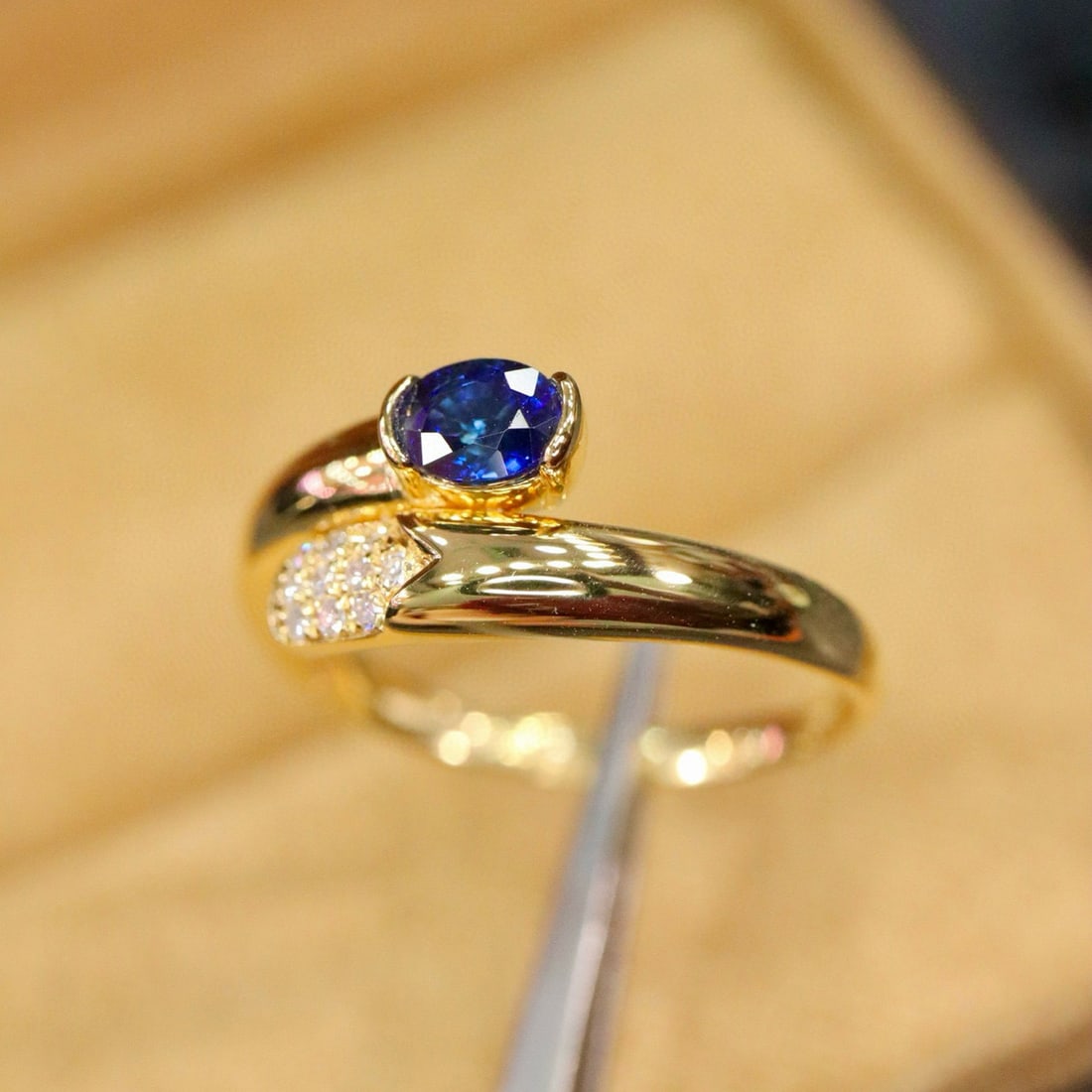 14k Gold 0.50 Ctw Natural Sapphire & Diamond Ring: Ref:231017238 // gold content:14k gold // ring size:7. 25us // // main gemstone:sapphire // shape:oval // carat weight:0. 45ct // color:blue // treatment:natural // // adjacent gemstone 2 : diamond