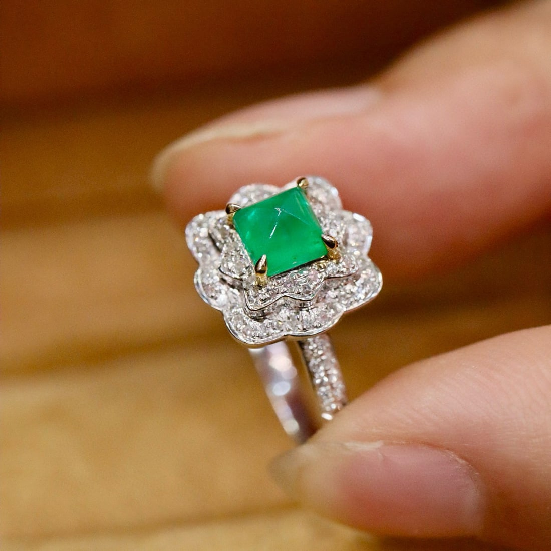 14k Gold 0.98 Ctw Natural Emerald & Diamond Ring: Ref:231017239 // gold content:14k gold // ring size:7. 25us // // main gemstone:emerald // shape:suger-loaf // carat weight:0. 66ct // color:green // treatment:natural // // adjacent gemstone 2 :