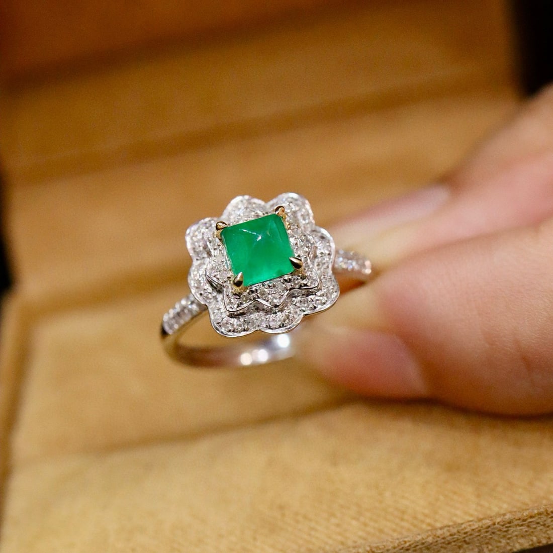 14k Gold 0.98 Ctw Natural Emerald & Diamond Ring - 2