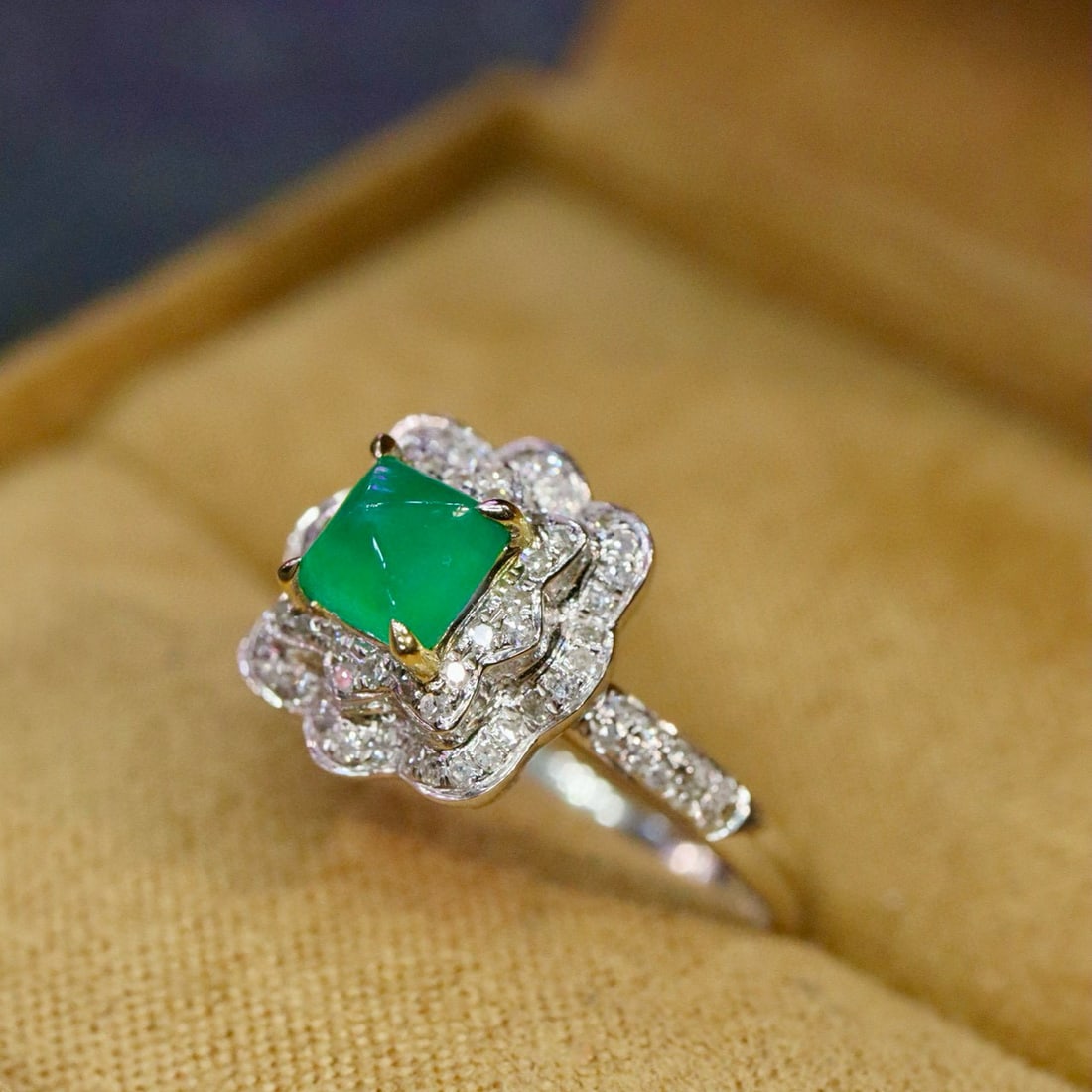 14k Gold 0.98 Ctw Natural Emerald & Diamond Ring - 3