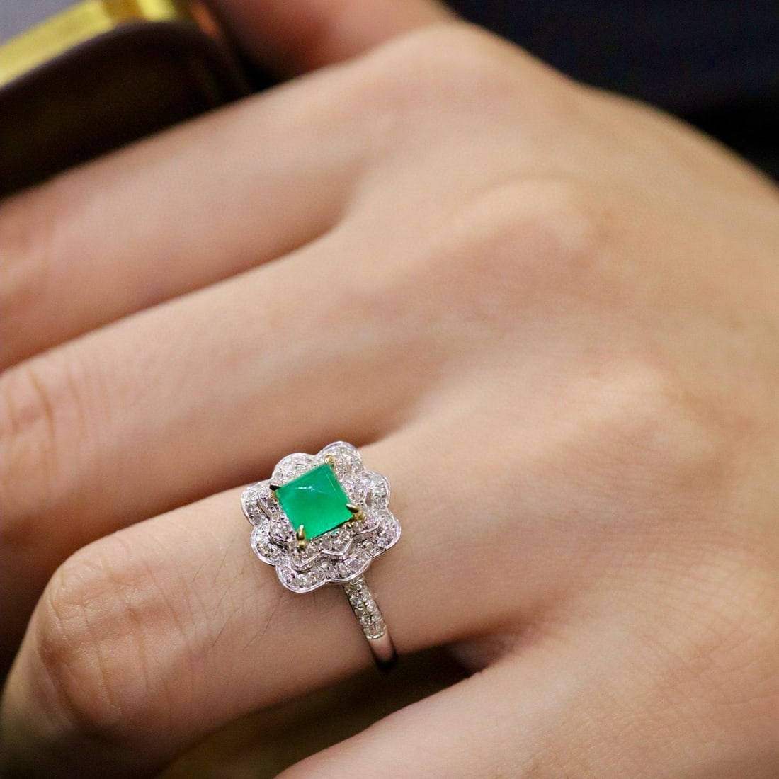 14k Gold 0.98 Ctw Natural Emerald & Diamond Ring - 6