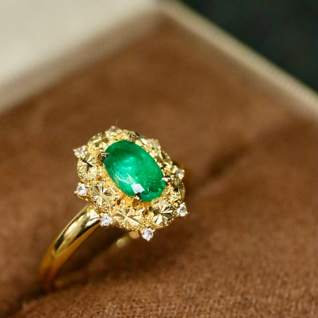 14k Gold 0.68 Ctw Vivid Green Natural Emerald & Diamond Ring - 2