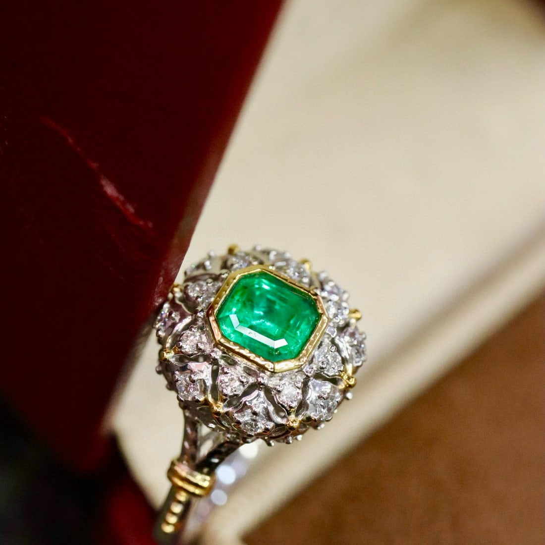14k Gold 1.03 Ctw Vivid Green Natural Emerald & Diamond Ring - 2