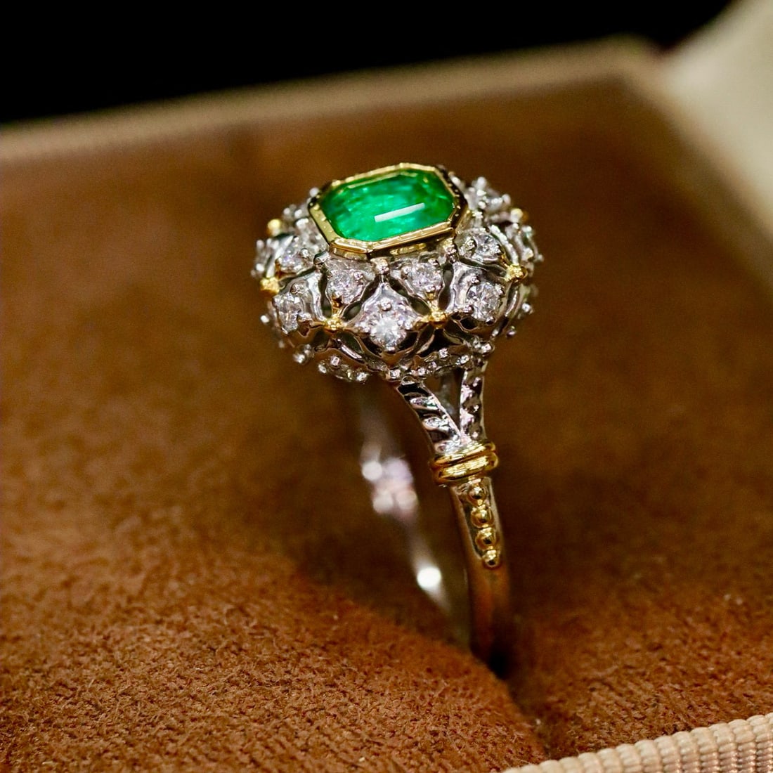 14k Gold 1.03 Ctw Vivid Green Natural Emerald & Diamond Ring - 3