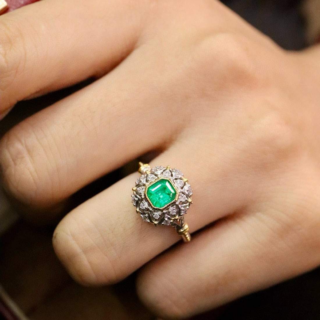 14k Gold 1.03 Ctw Vivid Green Natural Emerald & Diamond Ring - 4