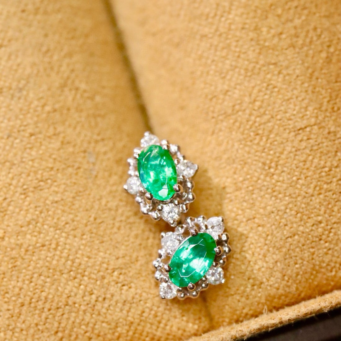 14k Gold 0.57 Ctw Natural Emerald & Diamond Earrings - 2