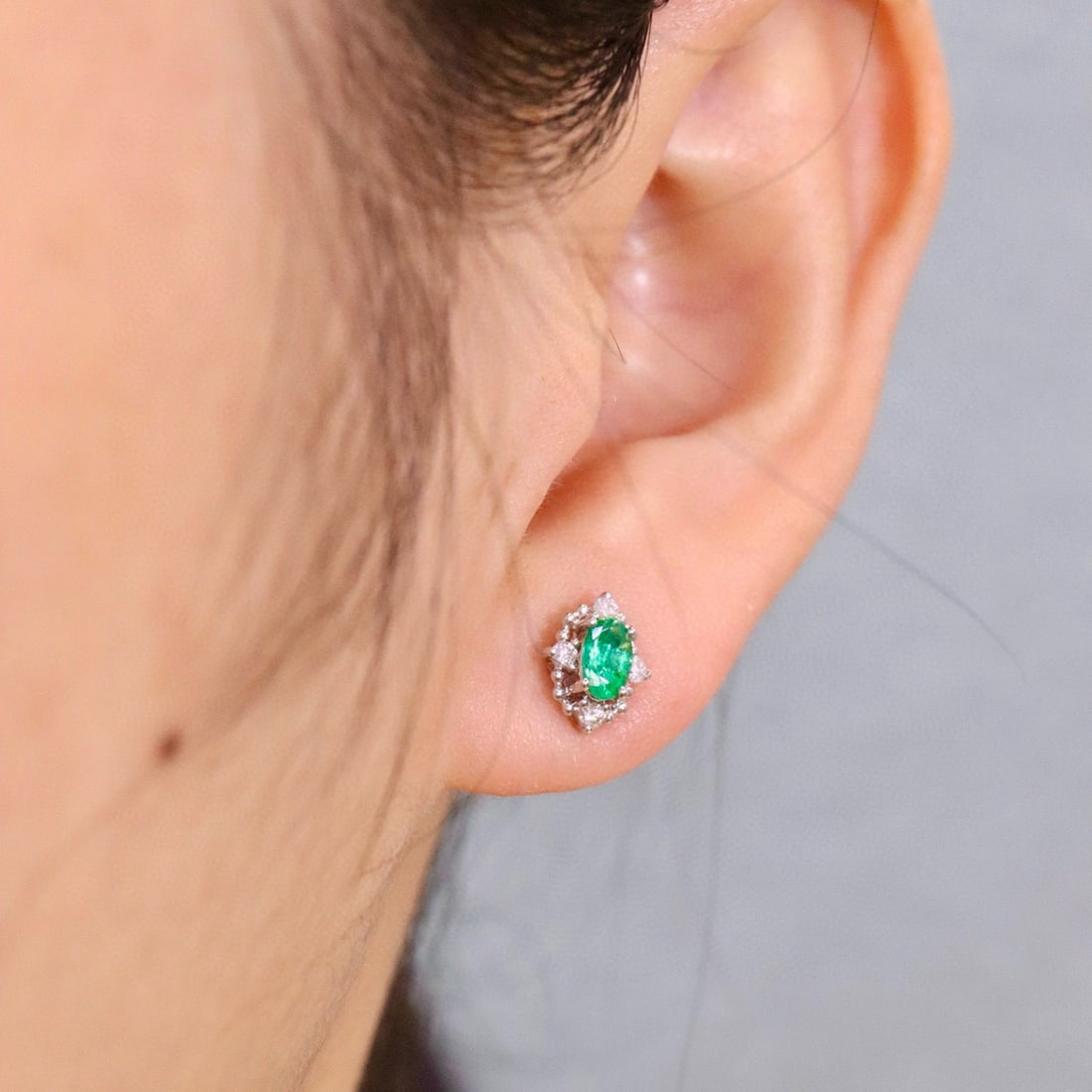 14k Gold 0.57 Ctw Natural Emerald & Diamond Earrings - 5