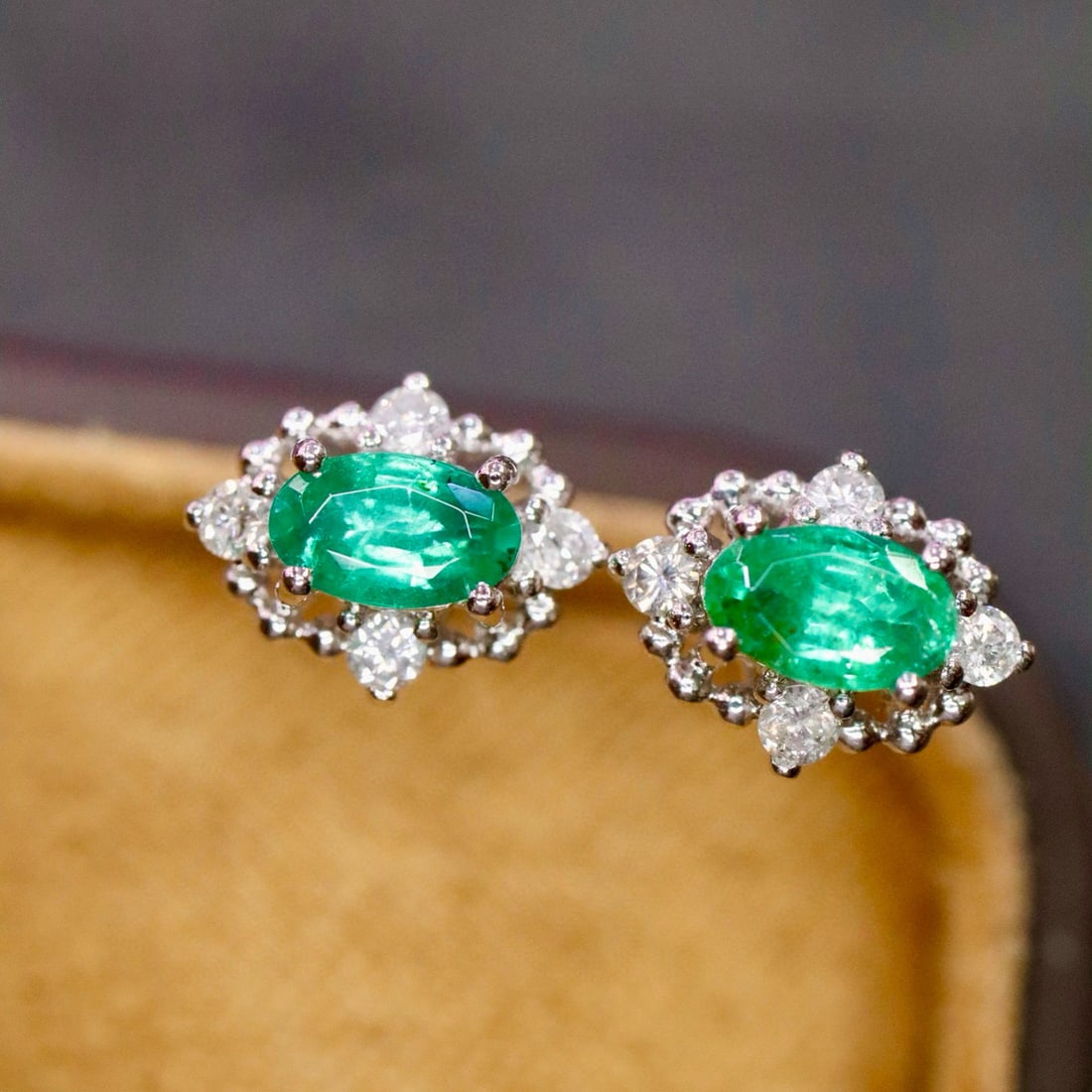 14k Gold 0.57 Ctw Natural Emerald & Diamond Earrings - 6