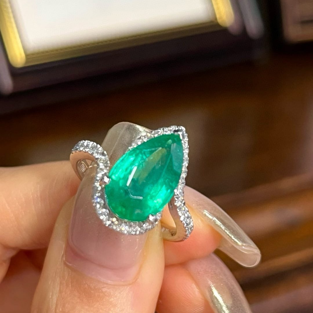 14k Gold 4.09 Ctw Vivid Green Natural Emerald & Diamond Ring - 3