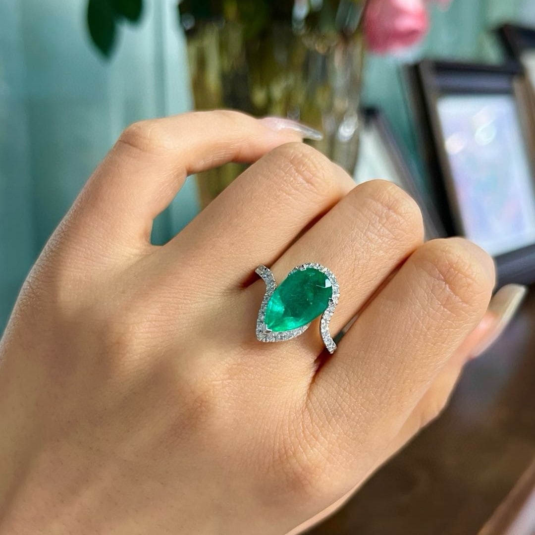 14k Gold 4.09 Ctw Vivid Green Natural Emerald & Diamond Ring - 5