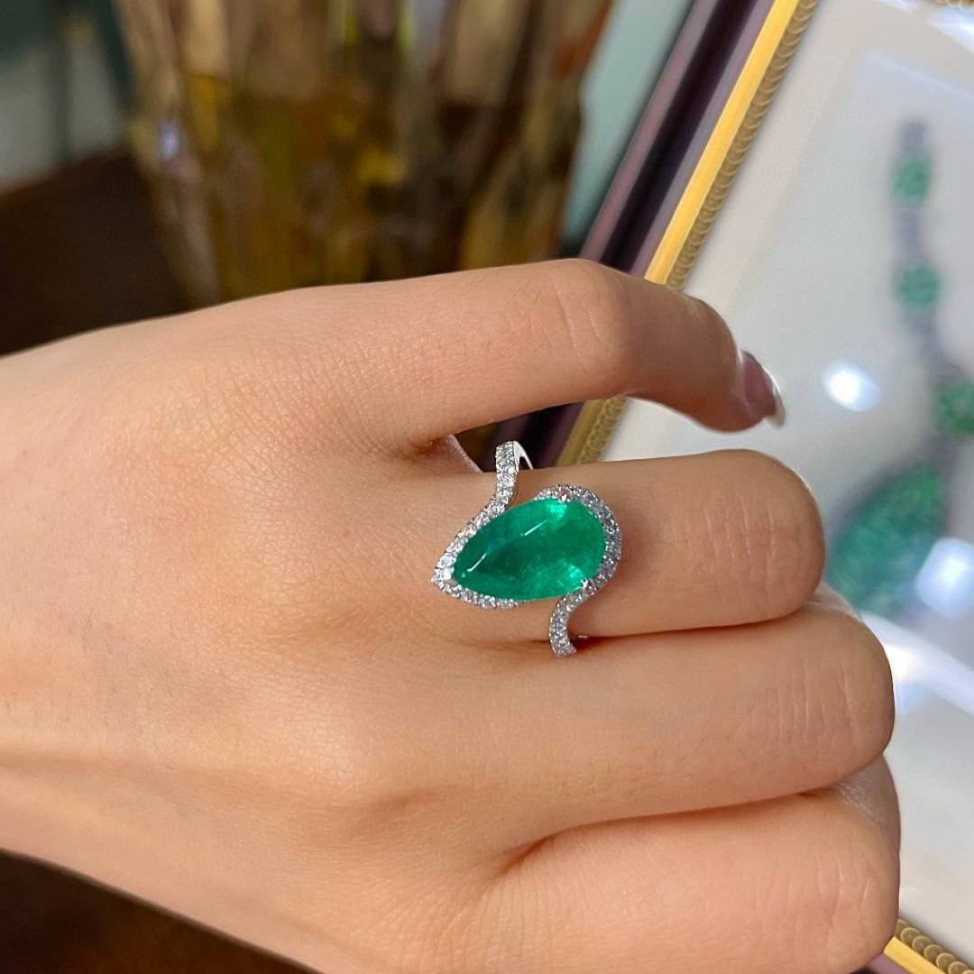 14k Gold 4.09 Ctw Vivid Green Natural Emerald & Diamond Ring - 6