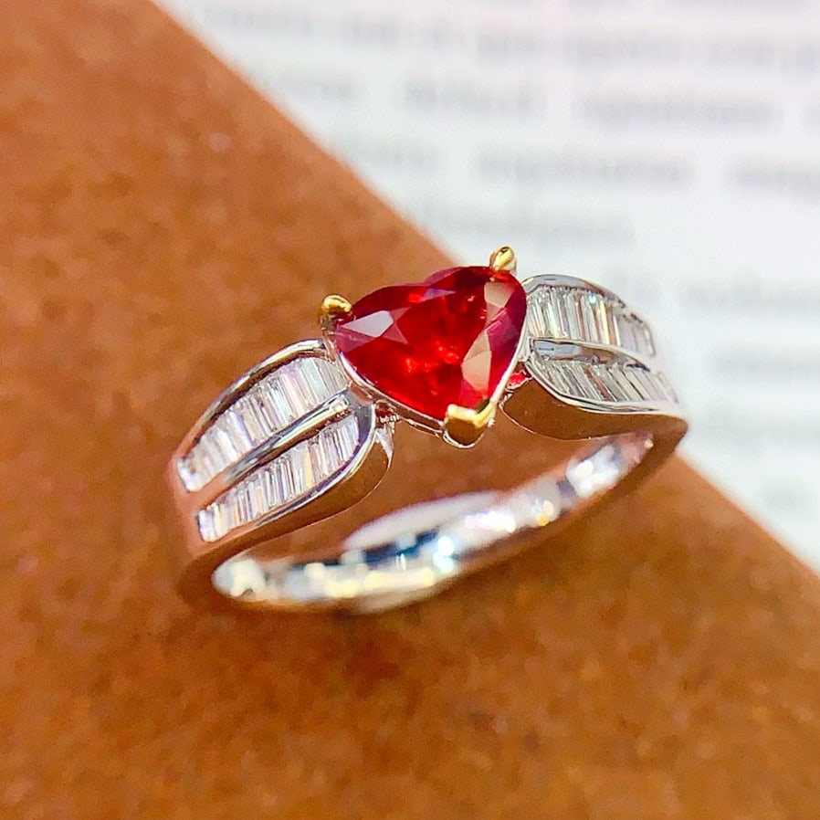 14k Gold 1.02 Ct Natural Ruby & Diamond Ring: Ref:231017259 // gold content:14k gold // ring size:7. 25us // // main gemstone:ruby // shape:heart // carat weight:1. 02ct // color:pigeonblood red // treatment:natural // // adjacent gemstone 2 : di