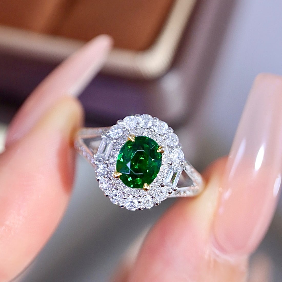 14k Gold 1.39 Ctw Vivid Green Natural Tsavorite & Diamond Ring: Ref:231018004 // gold content:14k gold // ring size:7. 25us // // main gemstone:tsavorite // shape:oval // carat weight:0. 90ct // color:vivid green // treatment:natural // // adjacent gemstone 2 :
