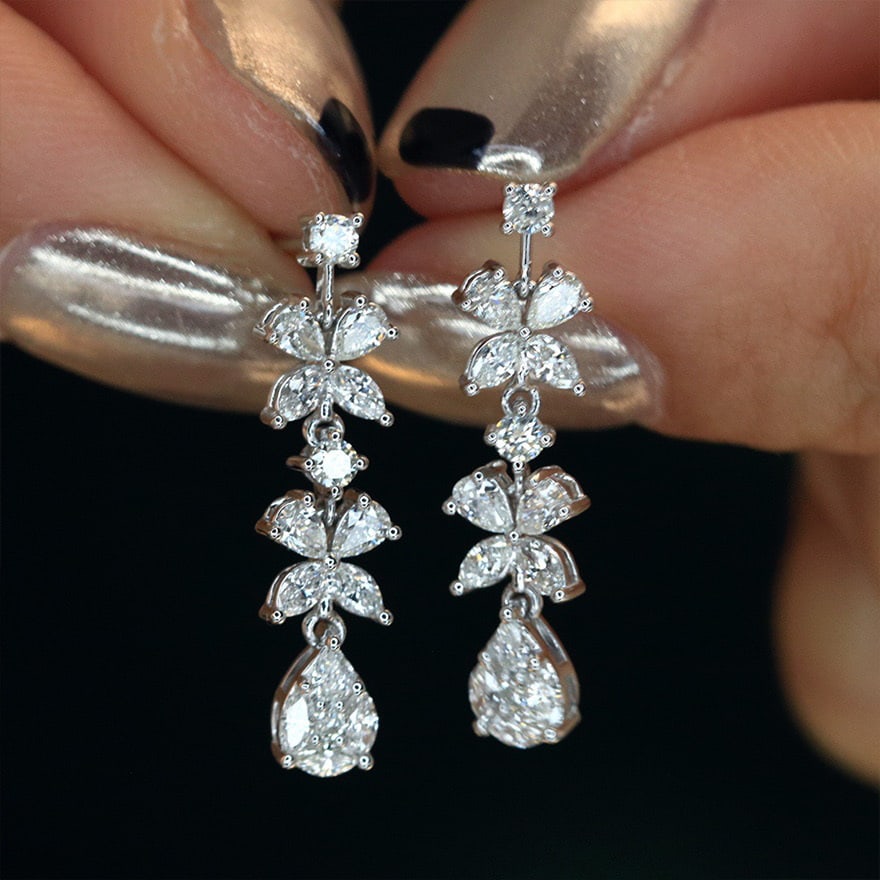 14k Gold 1.1 Ct Natural H Diamond Earrings: Ref:231018016 // gold content:14k gold // main gemstone:diamond // shape:multiply // carat weight:1. 1ct // clarity grade:vs-si // color:h // treatment:natural // Low Estimate: 5500 Condition: New