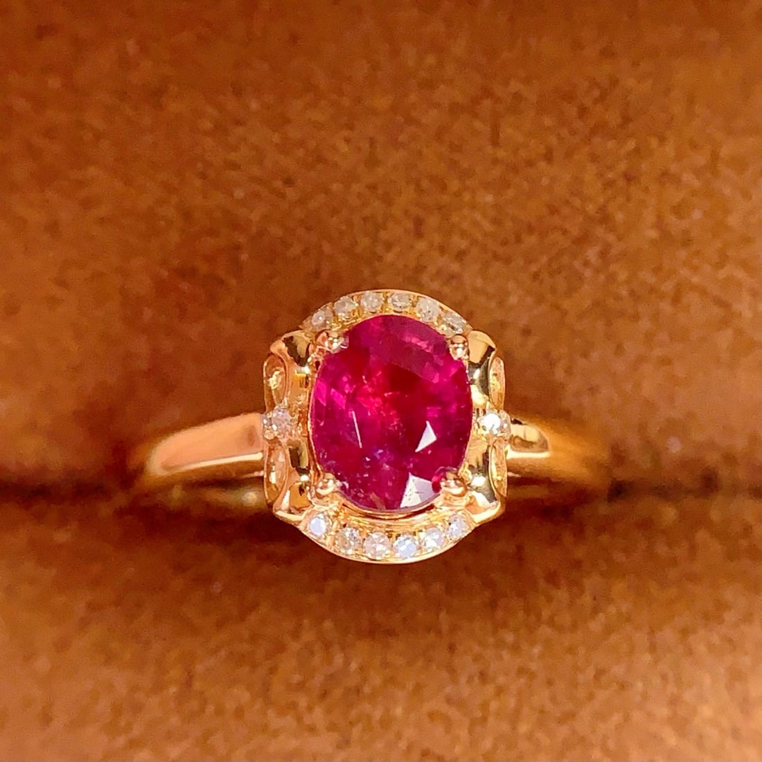 14k Gold 1 Ct Natural Tourmaline & Diamond Ring: Ref:231018033 // gold content:14k gold // ring size:7. 25us // // main gemstone:tourmaline // shape:oval // carat weight:1ct // color:red // treatment:natural // // adjacent gemstone 2 : diamond //