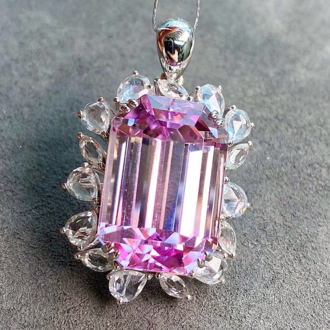 14k Gold 38.56 Ctw Natural Kunzite & Sapphire Pendant( Without Chain ): Ref:231018037 // gold content:14k gold // main gemstone:kunzite // shape:octagonal // carat weight:35ct // color:purple // treatment:natural // // adjacent gemstone 2 : sapphire // shape:multiply //