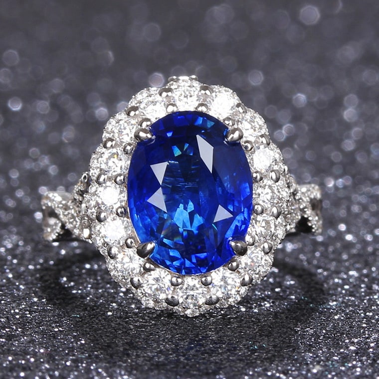 14k Gold 5.04 Ct Vivid Blue Natural Sapphire & Diamond Ring/pendant( Without Chain ): Ref:231018039 // gold content:14k gold // ring size:7. 25us // // main gemstone:sapphire // shape:oval // carat weight:5. 04ct // color:vivid blue // treatment:natural // // adjacent gemstone 2 : diam