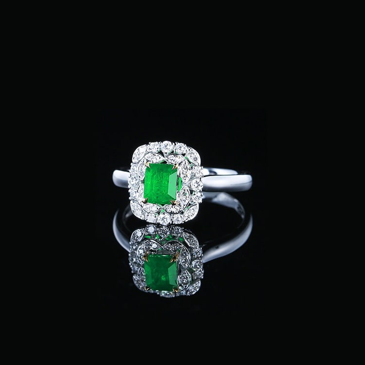14k Gold 0.94 Ctw Vivid Green Natural Emerald & Diamond Ring - 2