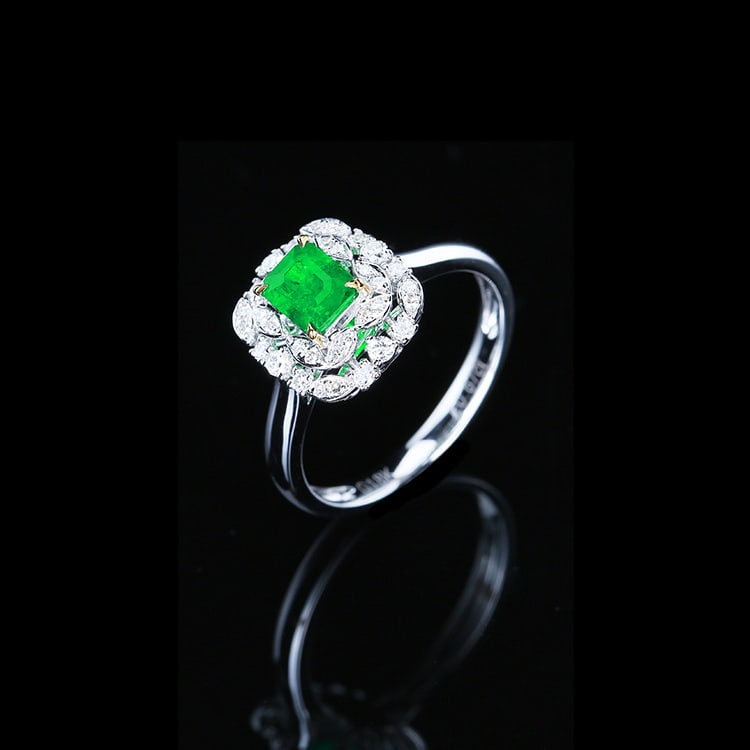 14k Gold 0.94 Ctw Vivid Green Natural Emerald & Diamond Ring - 5