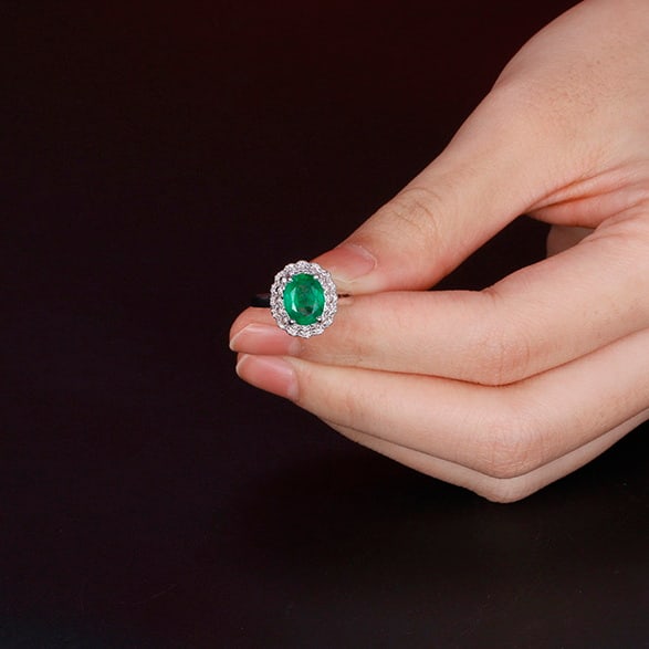 14k Gold 2.10 Ctw Vivid Green Natural Emerald & Diamond Ring - 4