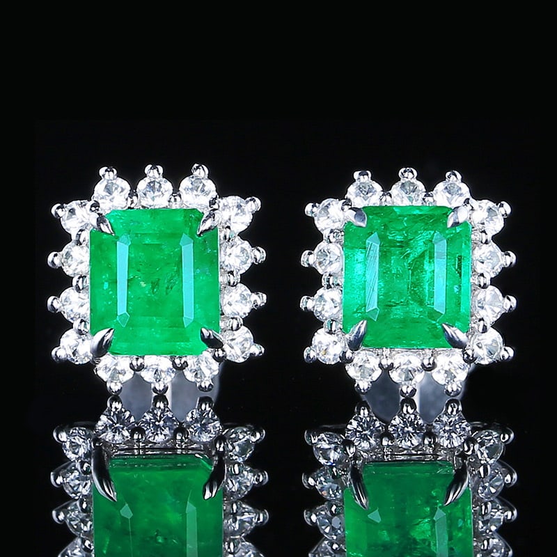 14k Gold 2.1 Ct Vivid Green Natural Emerald & Diamond Earrings: Ref:231018093 // gold content:14k gold // main gemstone:emerald // shape:octagonal // carat weight:2. 1ct // color:vivid green // treatment:natural // // adjacent gemstone 2 : diamond // shape:round