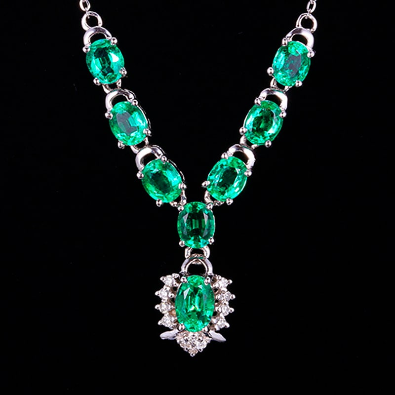 14k Gold 2.81 Ctw Vivid Green Natural Emerald & Diamond Necklace: Ref:231018096 // gold content:14k gold // main gemstone:emerald // shape:oval // carat weight:2. 69ct // color:vivid green // treatment:natural // // adjacent gemstone 2 : diamond // shape:round //