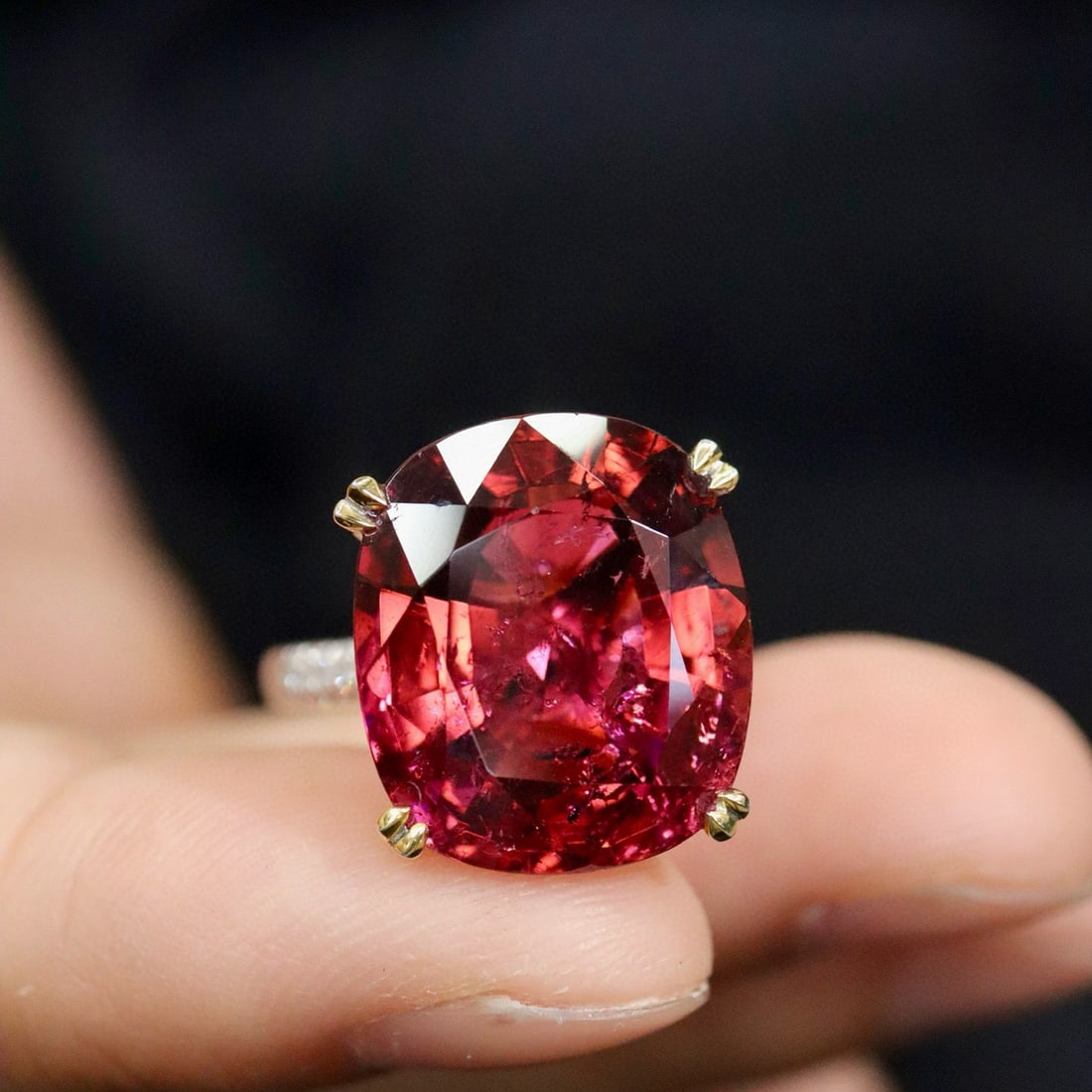 14k Gold 14.64 Ctw Natural Tourmaline & Diamond Ring: Ref:231018108 // gold content:14k gold // ring size:7. 25us // // main gemstone:tourmaline // shape:cushion // carat weight:14. 45ct // color:red // treatment:natural // // adjacent gemstone 2 : diamo