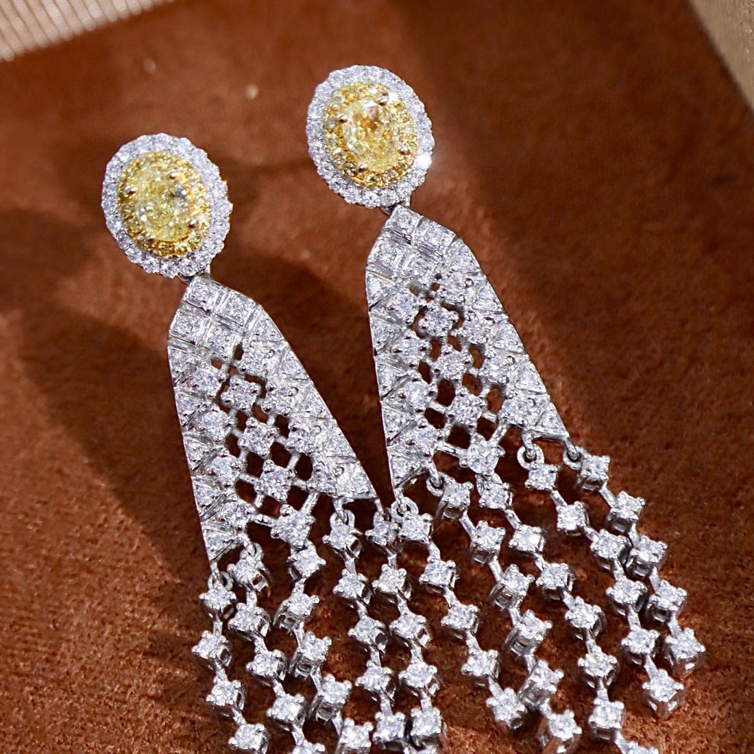 14k Gold 1.72 Ctw Natural Yellow Diamond & Diamond Earrings: Ref:231018131 // gold content:14k gold // main gemstone:yellow diamond // shape:oval // carat weight:0. 40ct // color:yellow // treatment:natural // // adjacent gemstone 2 : diamond // shape:round //