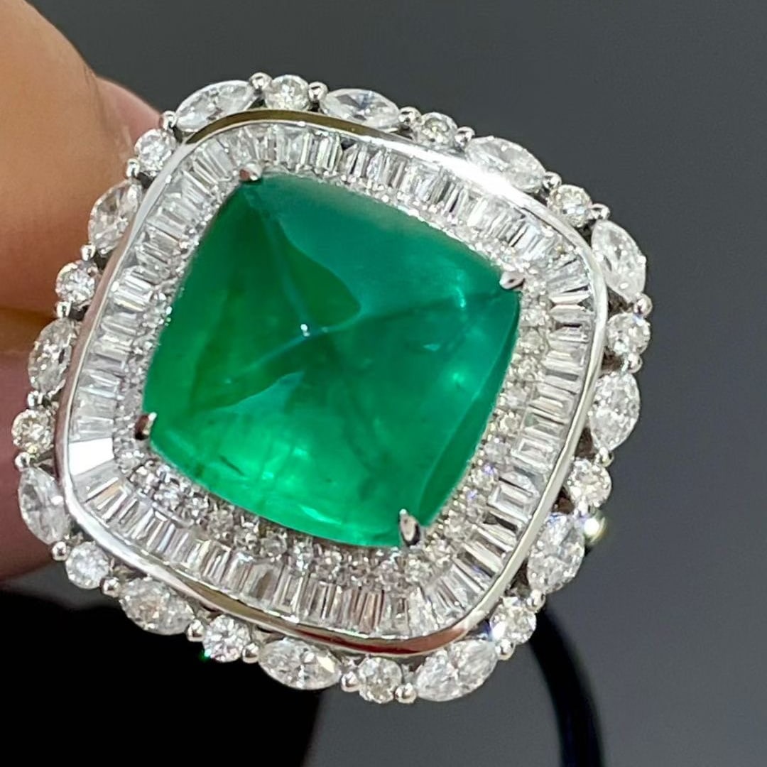 14k Gold 7.30 Ctw Vivid Green Natural Emerald & Diamond Ring: Ref:231018172 // gold content:14k gold // ring size:7. 25us // // main gemstone:emerald // shape:suger-loaf // carat weight:6. 15ct // color:vivid green // treatment:natural // // adjacent gemstone 2 