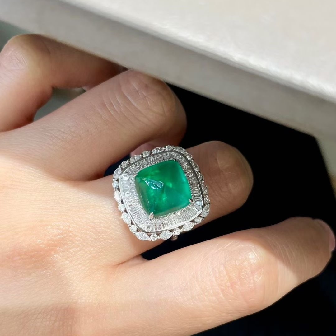 14k Gold 7.30 Ctw Vivid Green Natural Emerald & Diamond Ring - 4