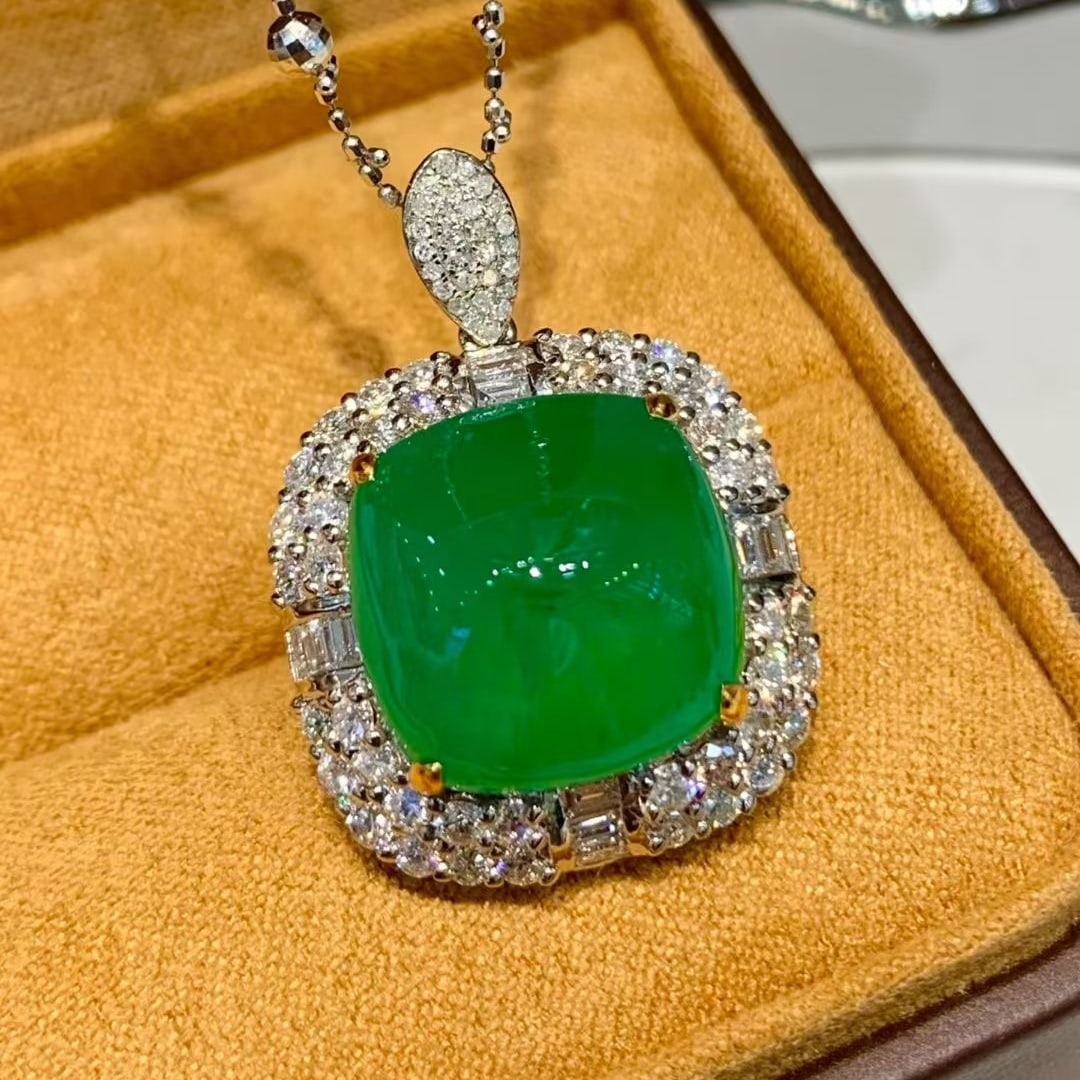 14k Gold 11.6 Ct Vivid Green Natural Emerald & Diamond Pendant( Without Chain ): Ref:231018173 // gold content:14k gold // main gemstone:emerald // shape:suger-loaf // carat weight:11. 6ct // color:vivid green // treatment:natural // // adjacent gemstone 2 : diamond // shape:multi
