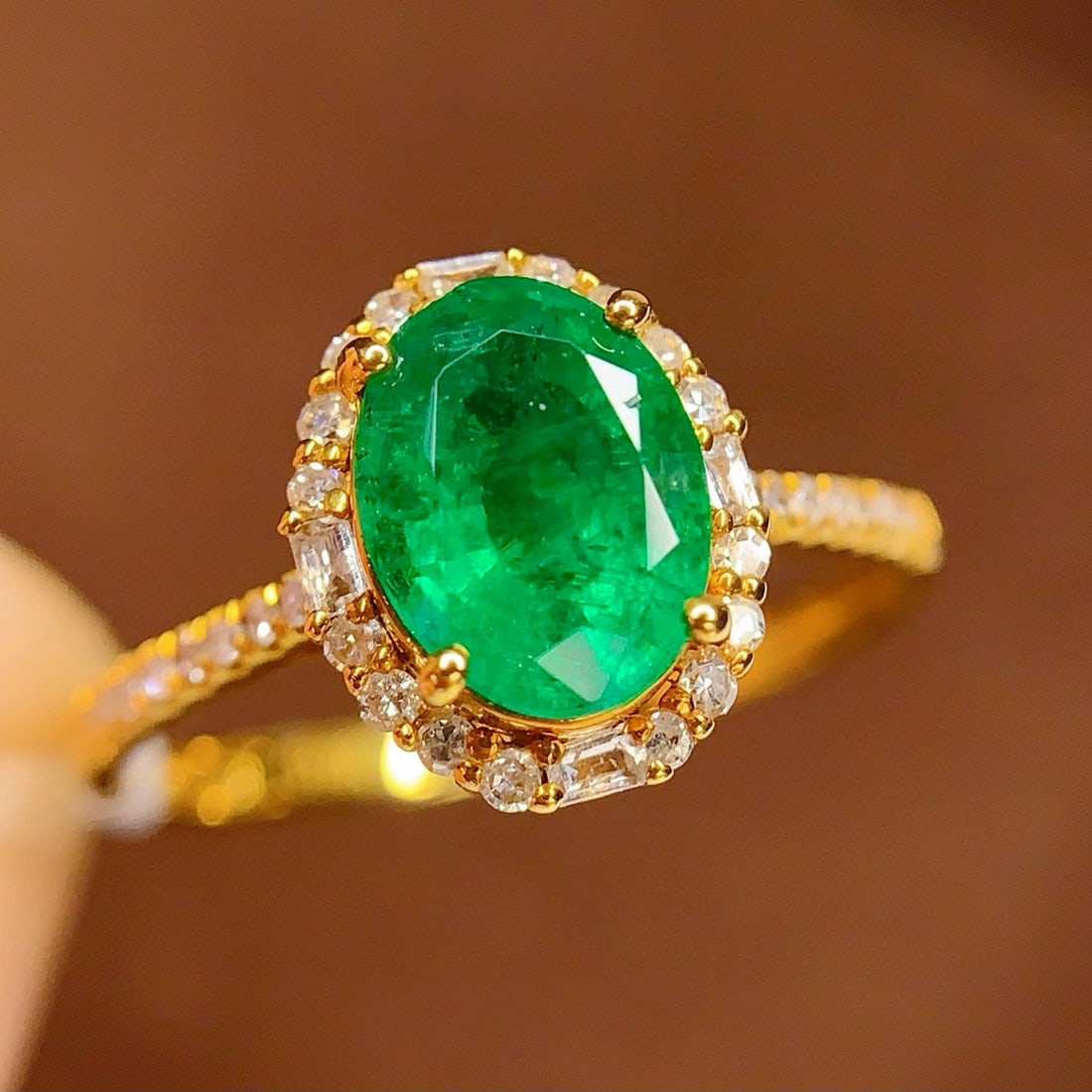 14k Gold 1.5 Ct Vivid Green Natural Emerald & Diamond Ring: Ref:231018182 // gold content:14k gold // ring size:7. 25us // // main gemstone:emerald // shape:oval // carat weight:1. 5ct // color:vivid green // treatment:natural // // adjacent gemstone 2 : diamo