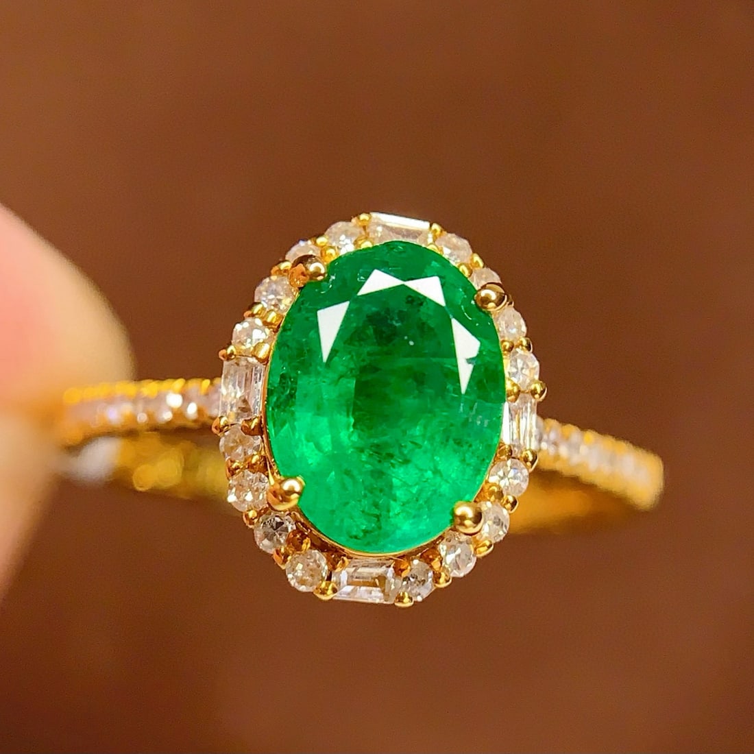 14k Gold 1.5 Ct Vivid Green Natural Emerald & Diamond Ring - 4