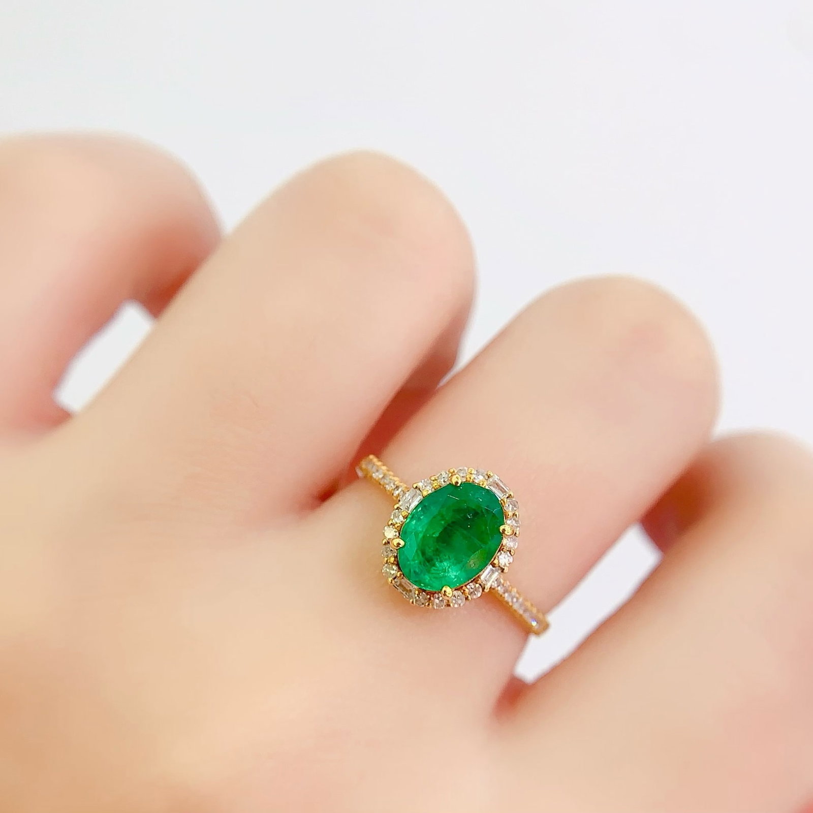 14k Gold 1.5 Ct Vivid Green Natural Emerald & Diamond Ring - 7
