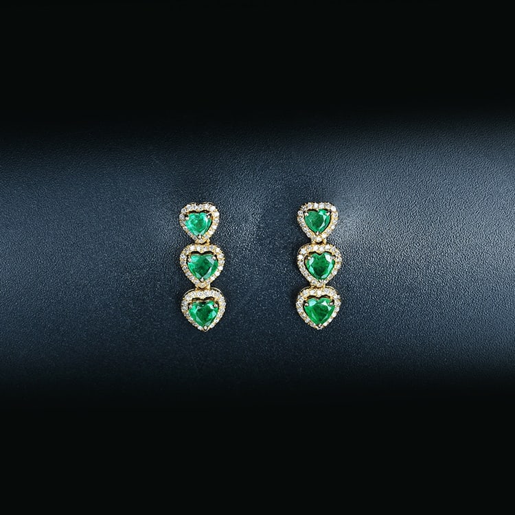 14k Gold 0.96 Ctw Vivid Green Natural Emerald & Diamond Earrings: Ref:231018191 // gold content:14k gold // main gemstone:emerald // shape:heart // carat weight:0. 74ct // color:vivid green // treatment:natural // // adjacent gemstone 2 : diamond // number of