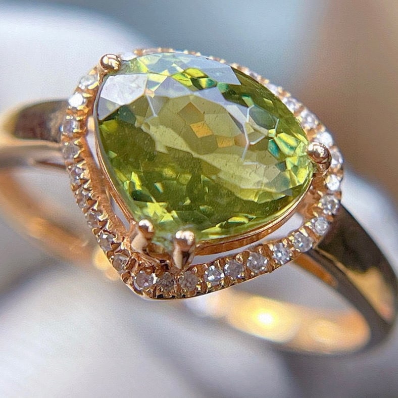 14k Gold 2.7 Ct Natural Tourmaline & Diamond Ring: Ref:231018210 // gold content:14k gold // ring size:7. 25us // // main gemstone:tourmaline // shape:pear // carat weight:2. 7ct // color:green // treatment:natural // // adjacent gemstone 2 : diamond