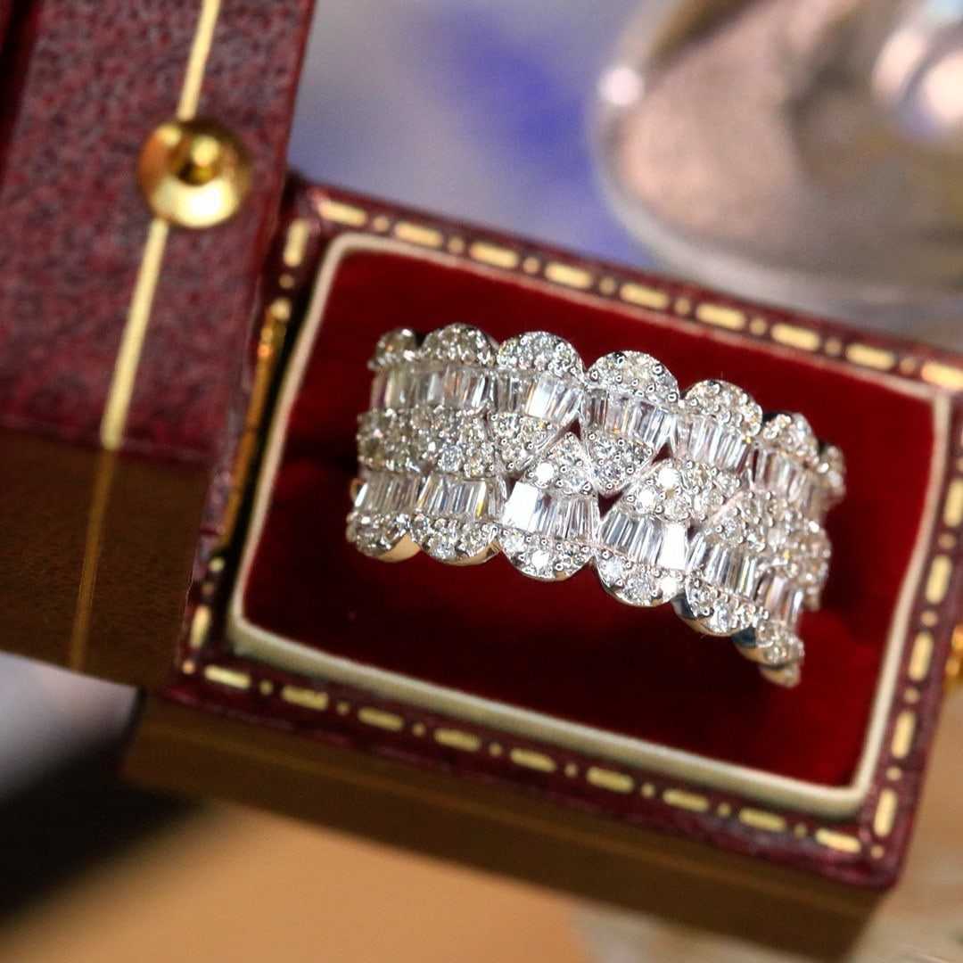 14k Gold 1.05 Ct Natural H Diamond Ring: Ref:231018228 // gold content:14k gold // ring size:7. 25us // // main gemstone:diamond // shape:multiply // carat weight:1. 05ct // clarity grade:vs-si // color:h // treatment:natural // Condition: N